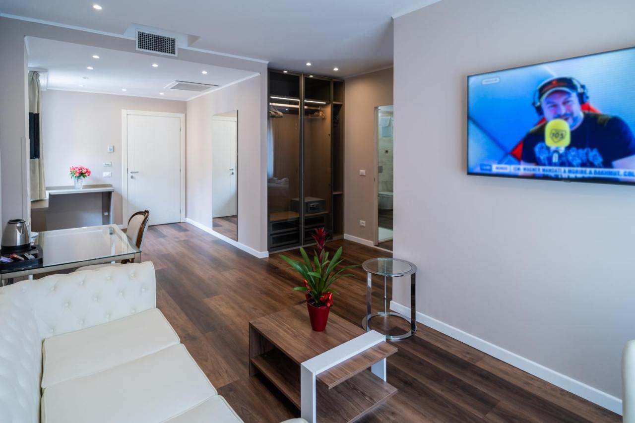 Hotel Globo Suite-Correnti Hotels Sanremo Luaran gambar