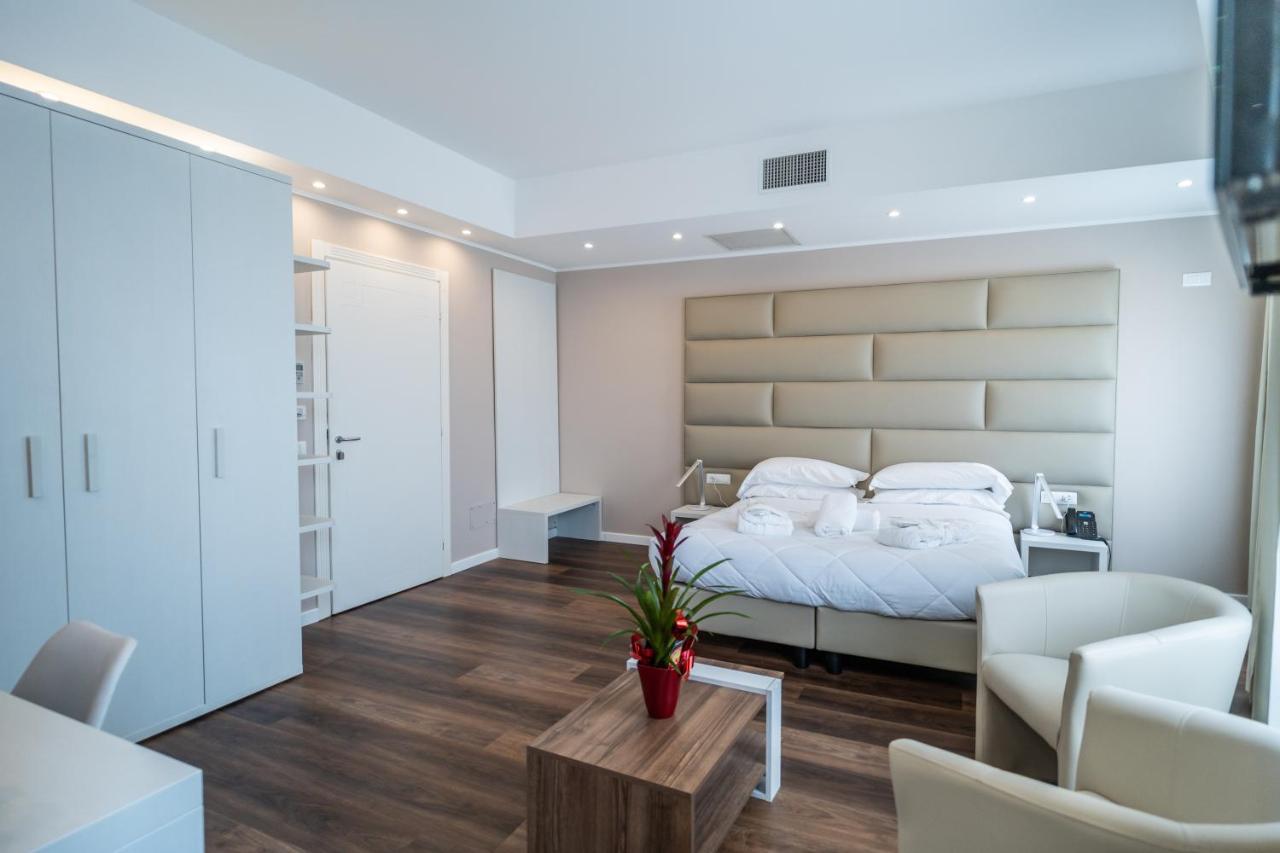 Hotel Globo Suite-Correnti Hotels Sanremo Luaran gambar