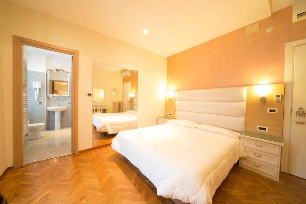 Hotel Globo Suite-Correnti Hotels Sanremo Luaran gambar