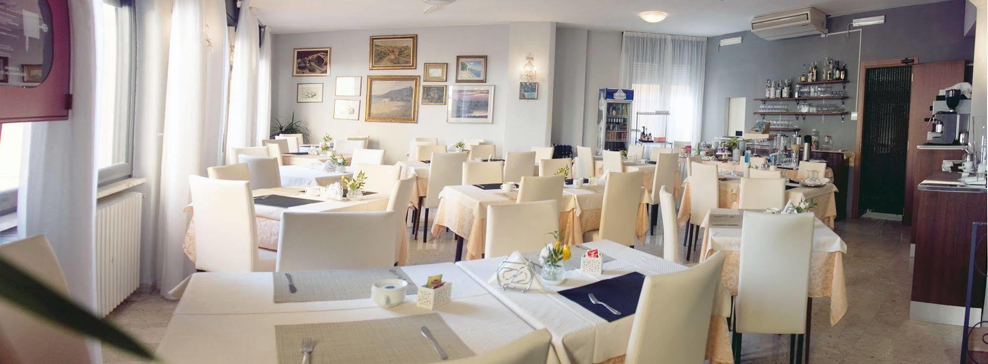 Hotel Globo Suite-Correnti Hotels Sanremo Luaran gambar
